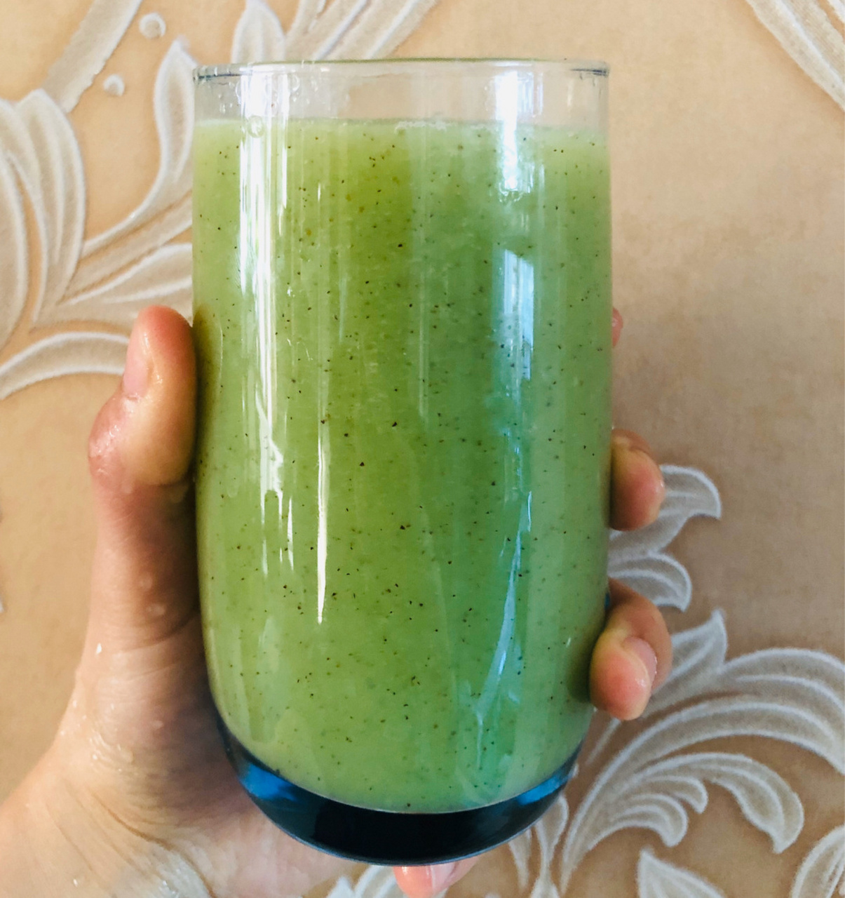 一杯神奇的水:猕猴桃07 西芹 生菜 200ml水 西芹真的好喝 一杯神奇