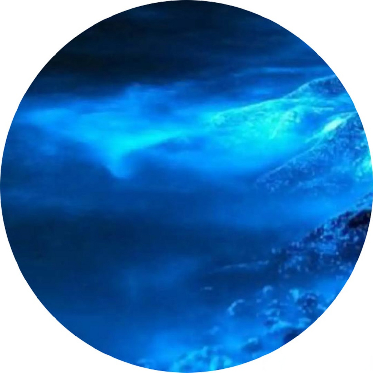 中国传统色彩蓝色系之一.是一种浅色的略带荧光的蓝色