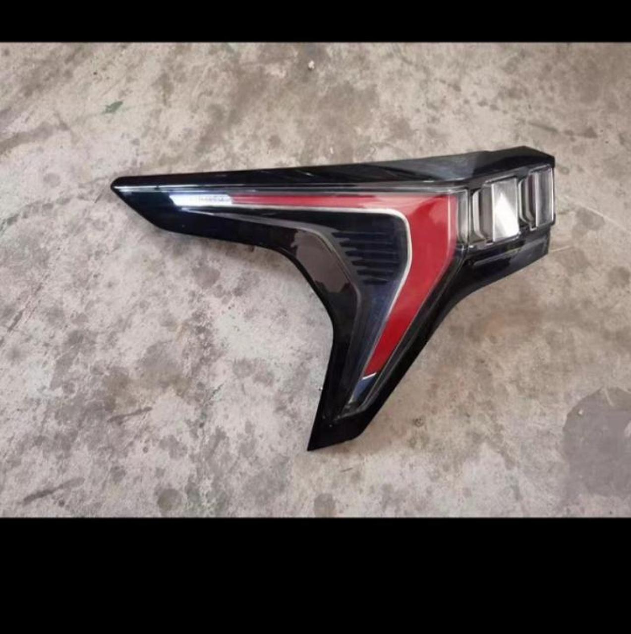 领克06尾灯 领克06左后尾灯原厂拆车件9成新,功能正常使用完美无瑕疵!