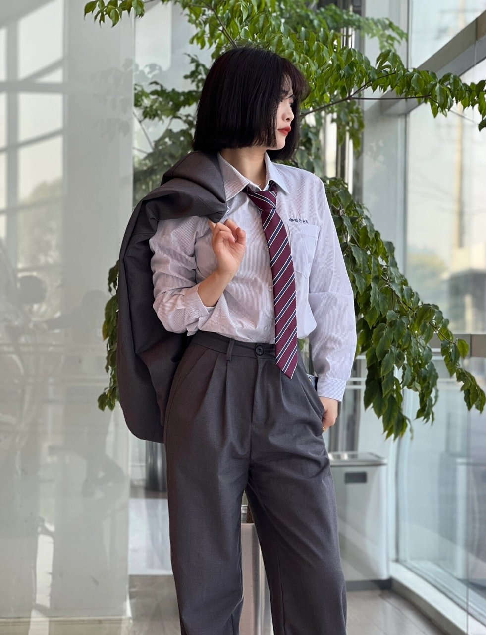 女孩子也可以穿西装打领带啊98 职业要求要穿正装 但又不想和其他人