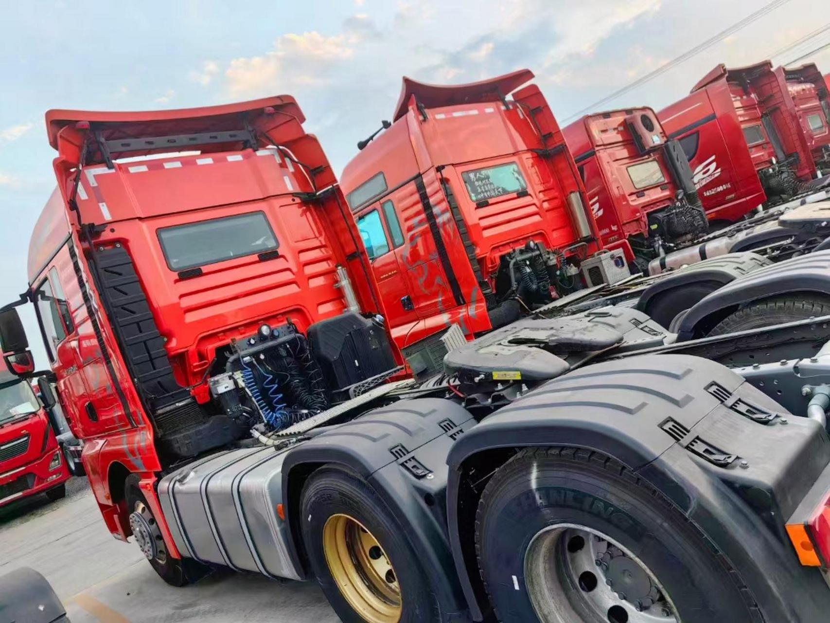 牵引车出售,国六汕德卡双驱510马力.