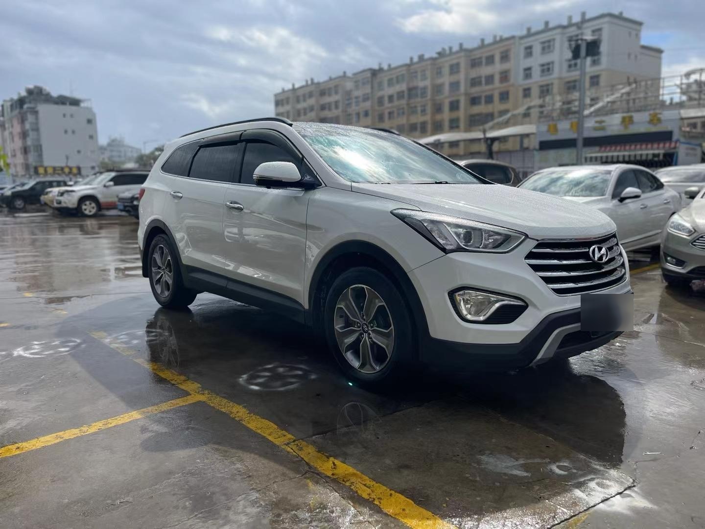 进口现代格锐 官价30万   不是胜达它叫格锐 2.