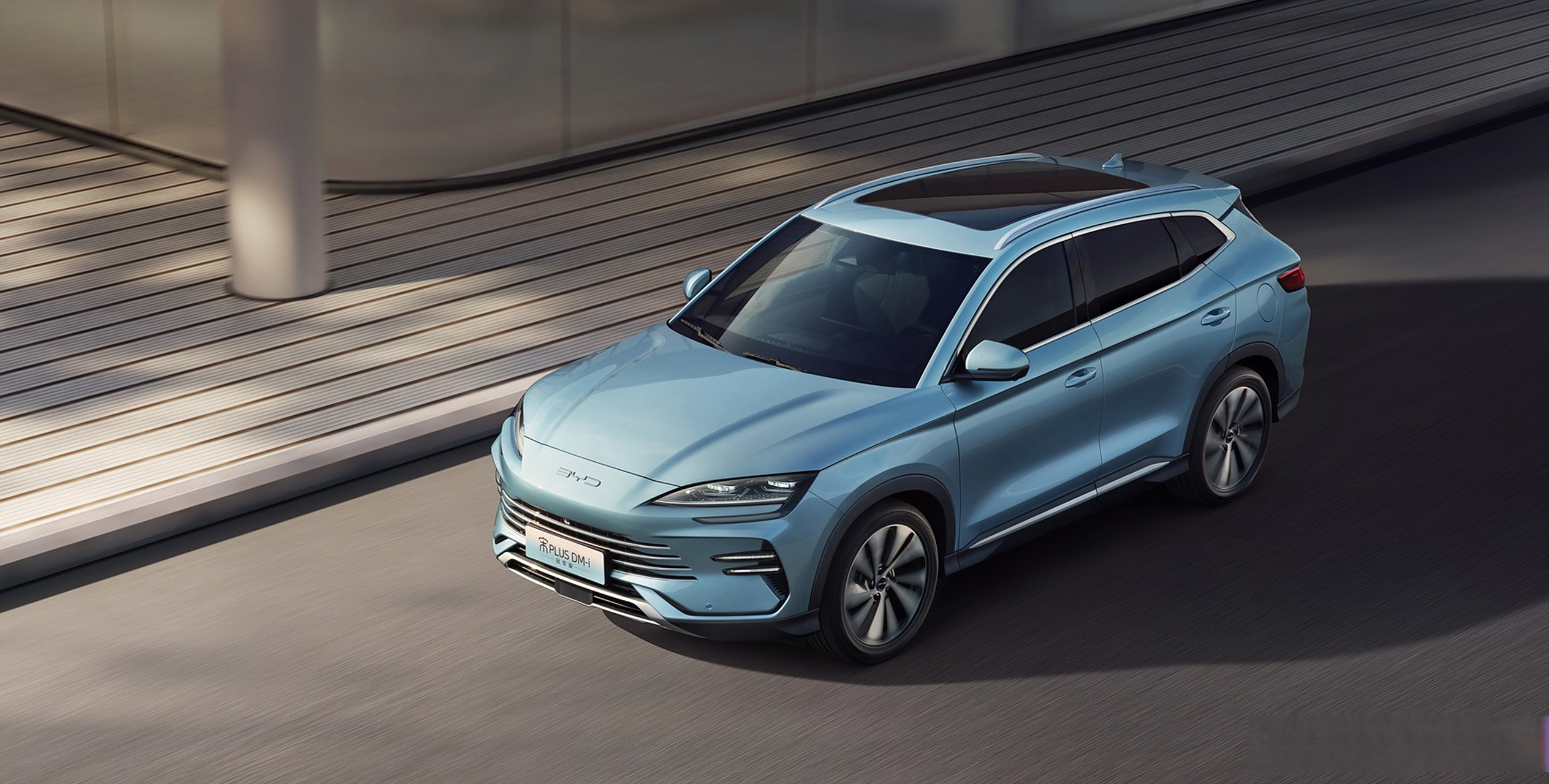 宋plus dm-i冠军版共4款车型,售价15.98万元-18.98万元.