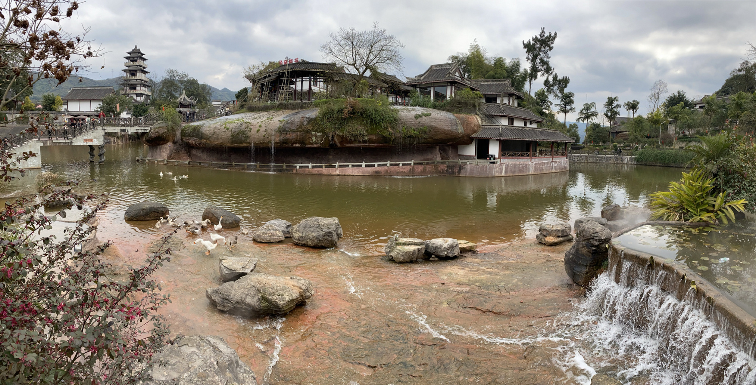 给大家推荐泸州一个好玩的地方吧------桃花坞,个人觉得比桐心院子和