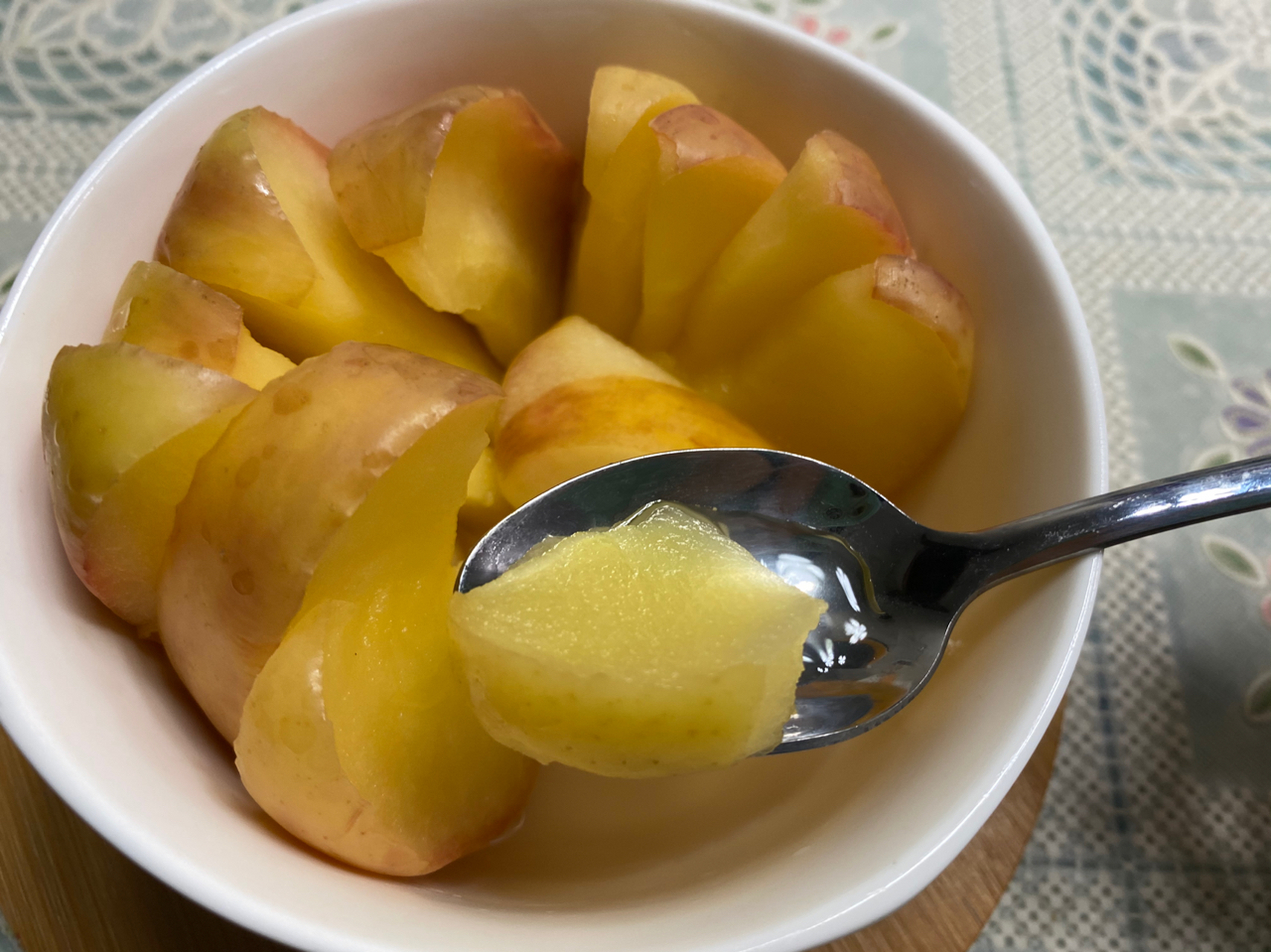 昨晚吃了一个蒸苹果,今天早上感觉非常强烈,而且是正常的 不是拉肚子