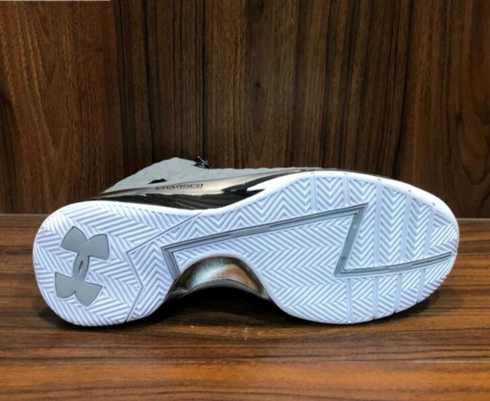 ua curry球鞋系列—1 安德玛签约库里或许是在其品牌历史上做得最为