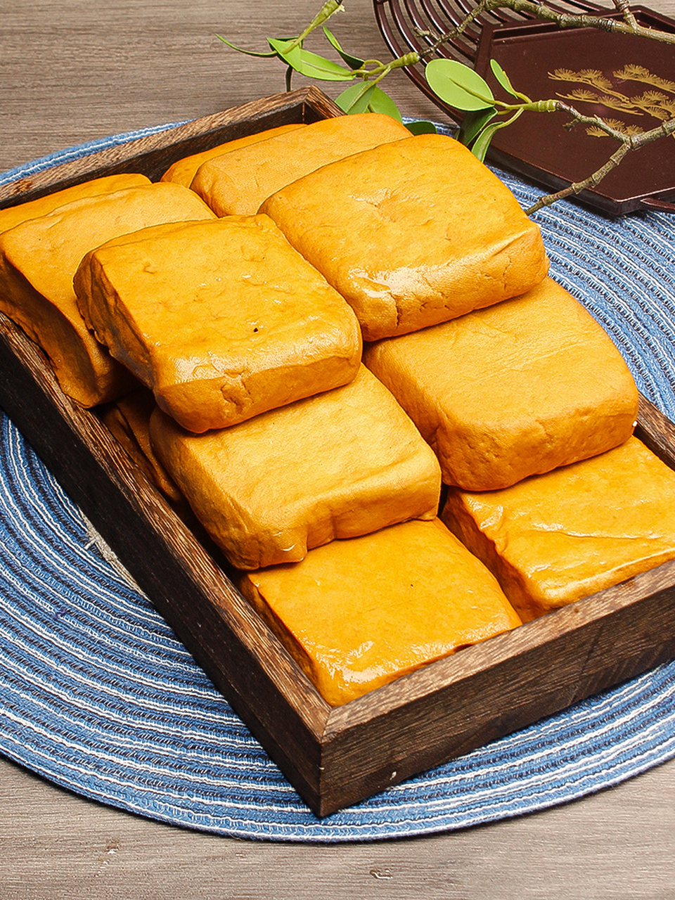 湖南省特产 - 攸县香干 攸县香干是湖南省著名的特色传统豆制品,发源