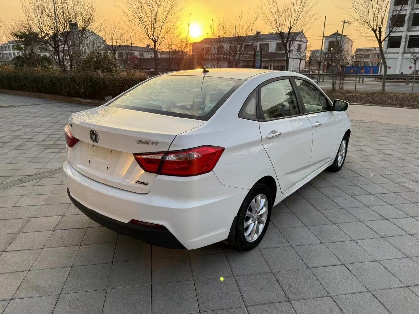 16年年底新款长安悦翔v7.