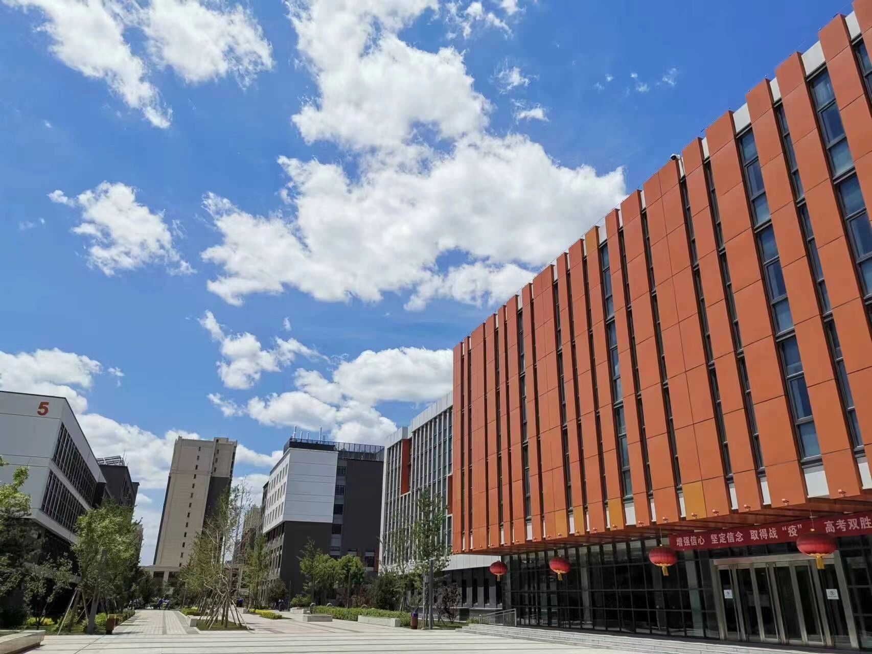 关于太原五中龙城校区有疑问的宝宝们来提问 俺是新高二的 看到就会回