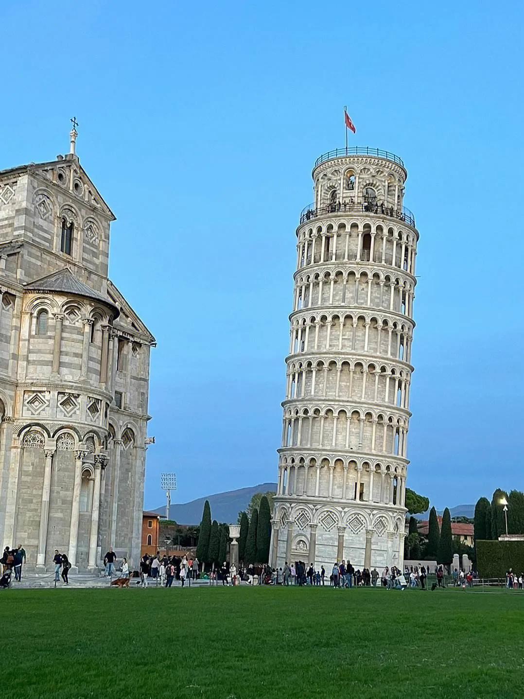 《比萨斜塔加固修复成功》