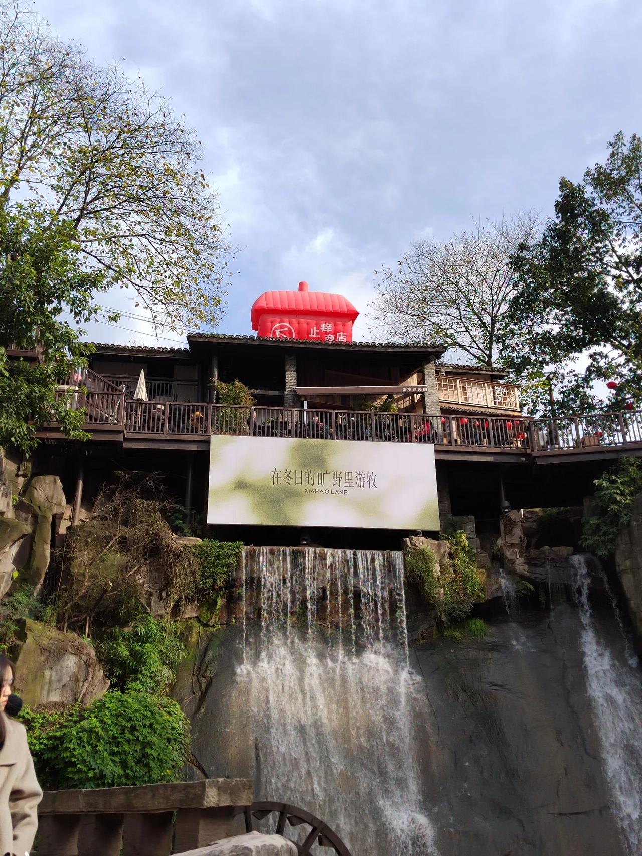 有个朋友是拆二代,从毕业就没怎么上班,二十多