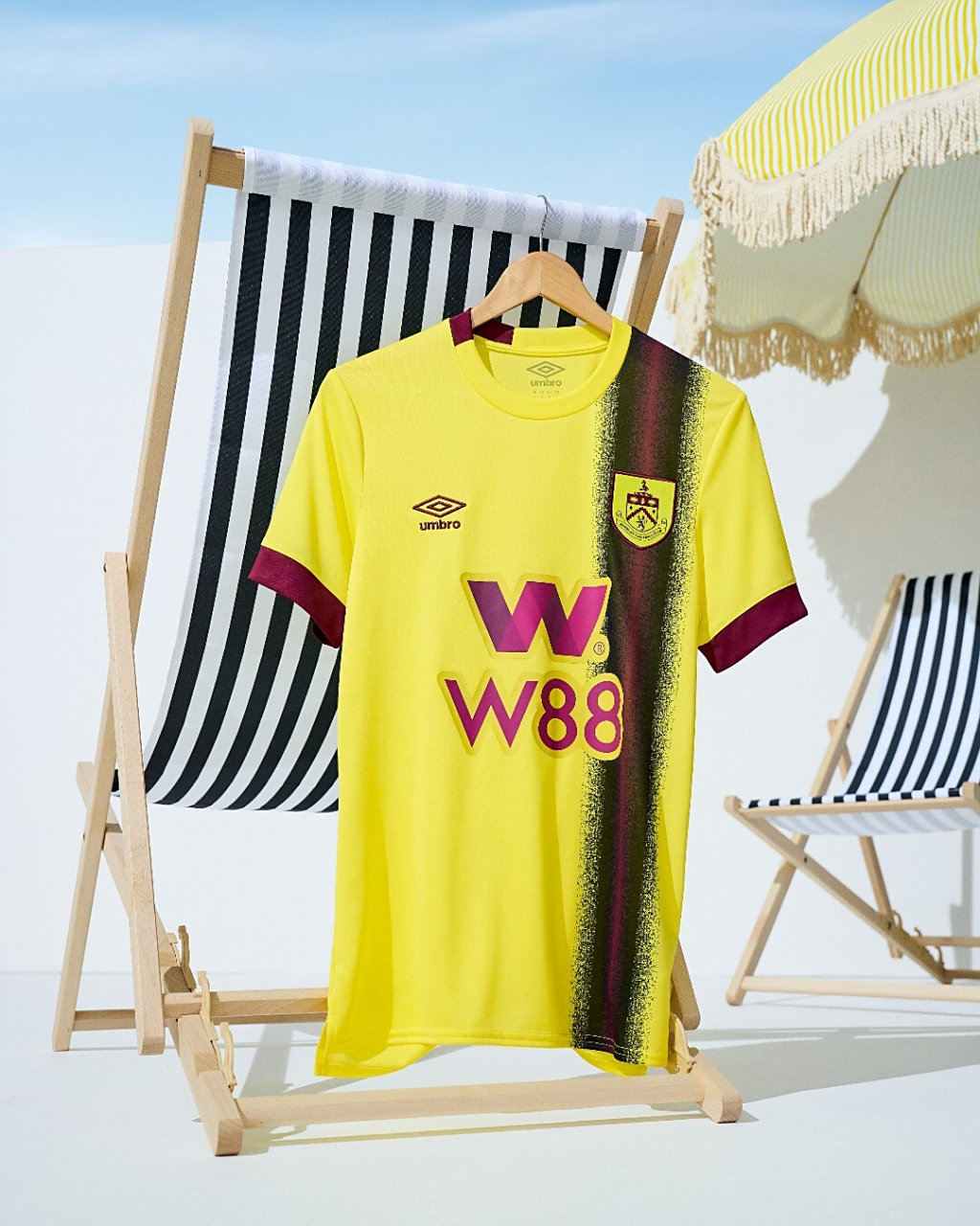 伯恩利发布2023-24赛季客场球衣 #足球#0202#小红书竞技场#02