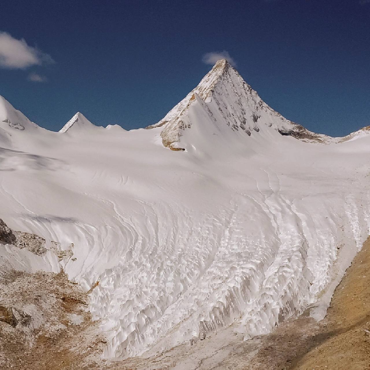 藏语冈底斯山意为"众山之主".