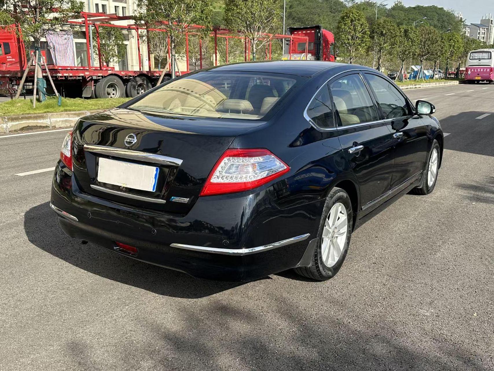 11上牌日产天籁2.5v6发动机