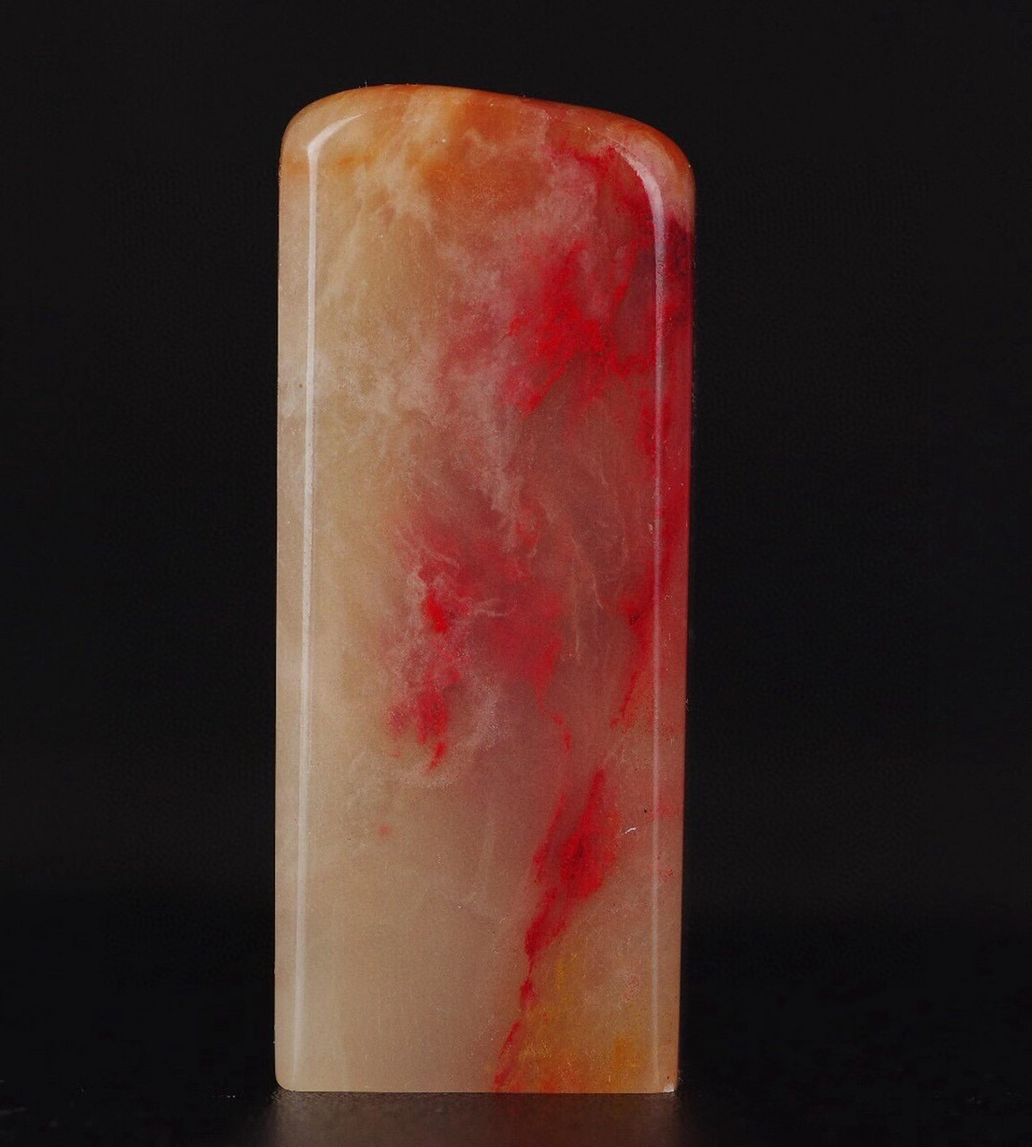 精品巴林鸡血石 精品巴林鸡血,铿锵玻璃地,质地非常好,血色鲜艳,手感