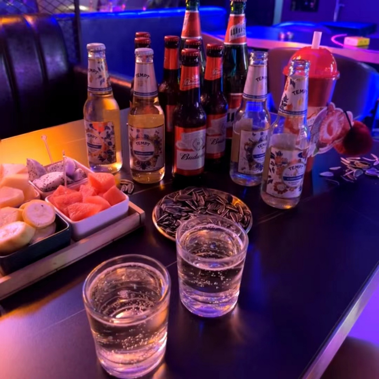 ktv喝酒图片可以发朋友圈 ktv喝酒图片可以发朋友圈放轻松,让我们一起