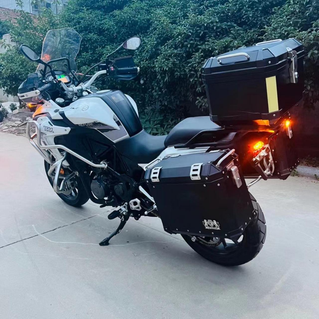 19年贝纳利金鹏502trk版水鸟拉力,高配abs版,液晶仪表,铝合金三箱齐全