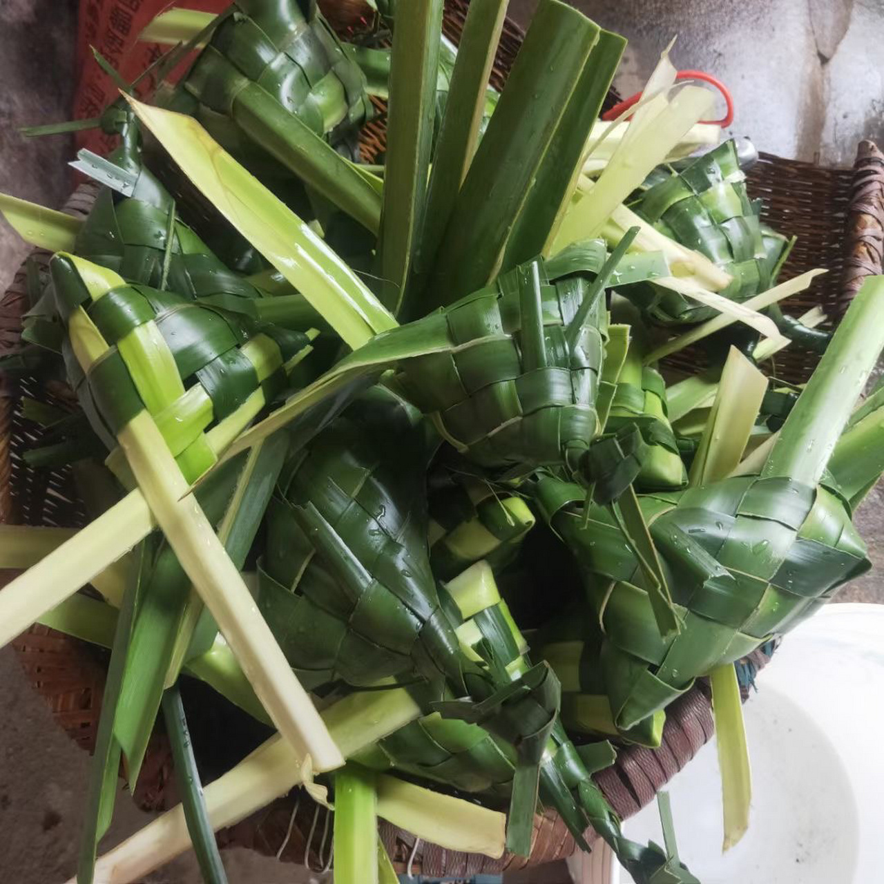 (粽子形状好多种)记得小时候,妈妈做好粽子,我们就拎出去比比谁家粽子