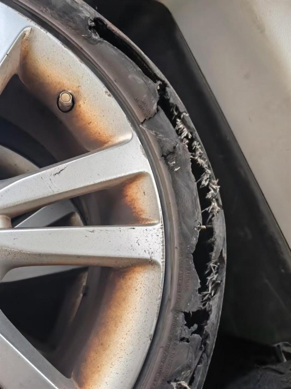 轮胎一旦老化裂纹,会影响刹车距离,胎噪,水漂现象,侧滑,等.