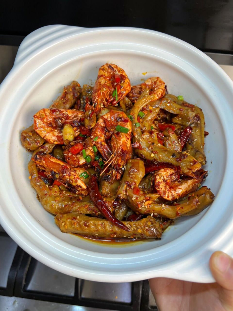 干锅鲜虾鸡爪煲,闺蜜指名要吃的菜,太好吃啦 今天休息,小姐妹来家里