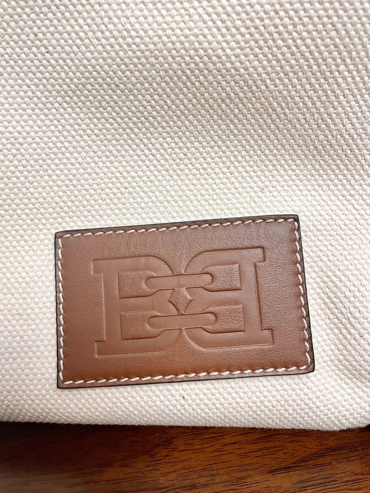 被露丝种草的bally帆布包,最后附上身图!