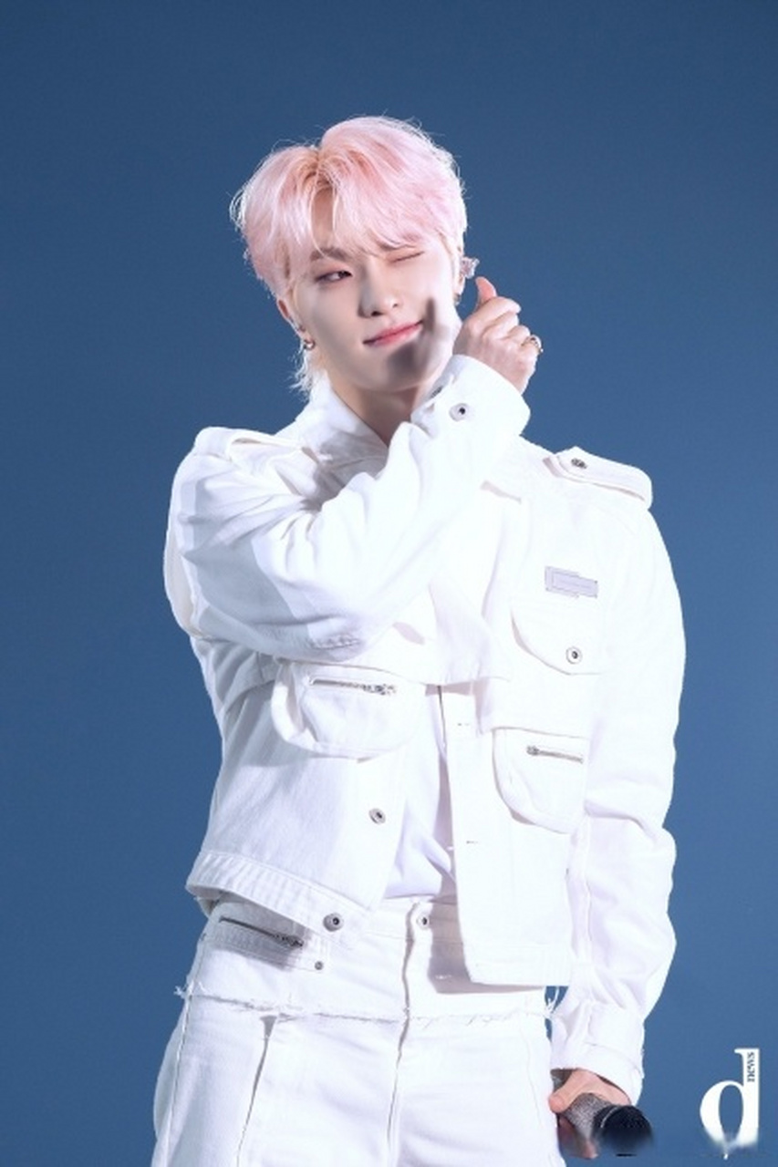 【d美图】 who : seventeen#dino李灿#  what : seventeen 2023