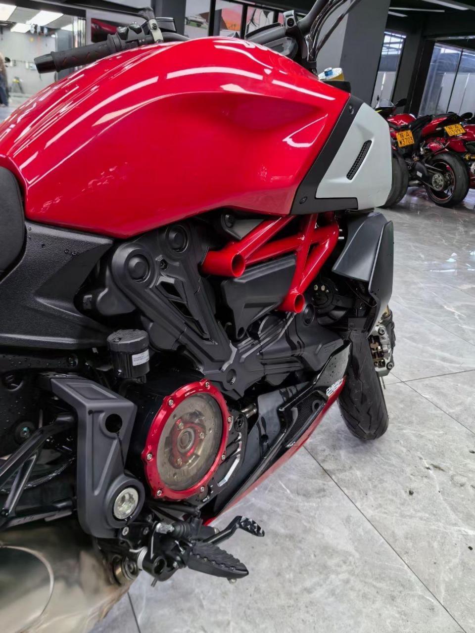 杜卡迪大魔鬼1260  一万多公里   价格 79999全国包邮杜卡迪 杜卡迪大