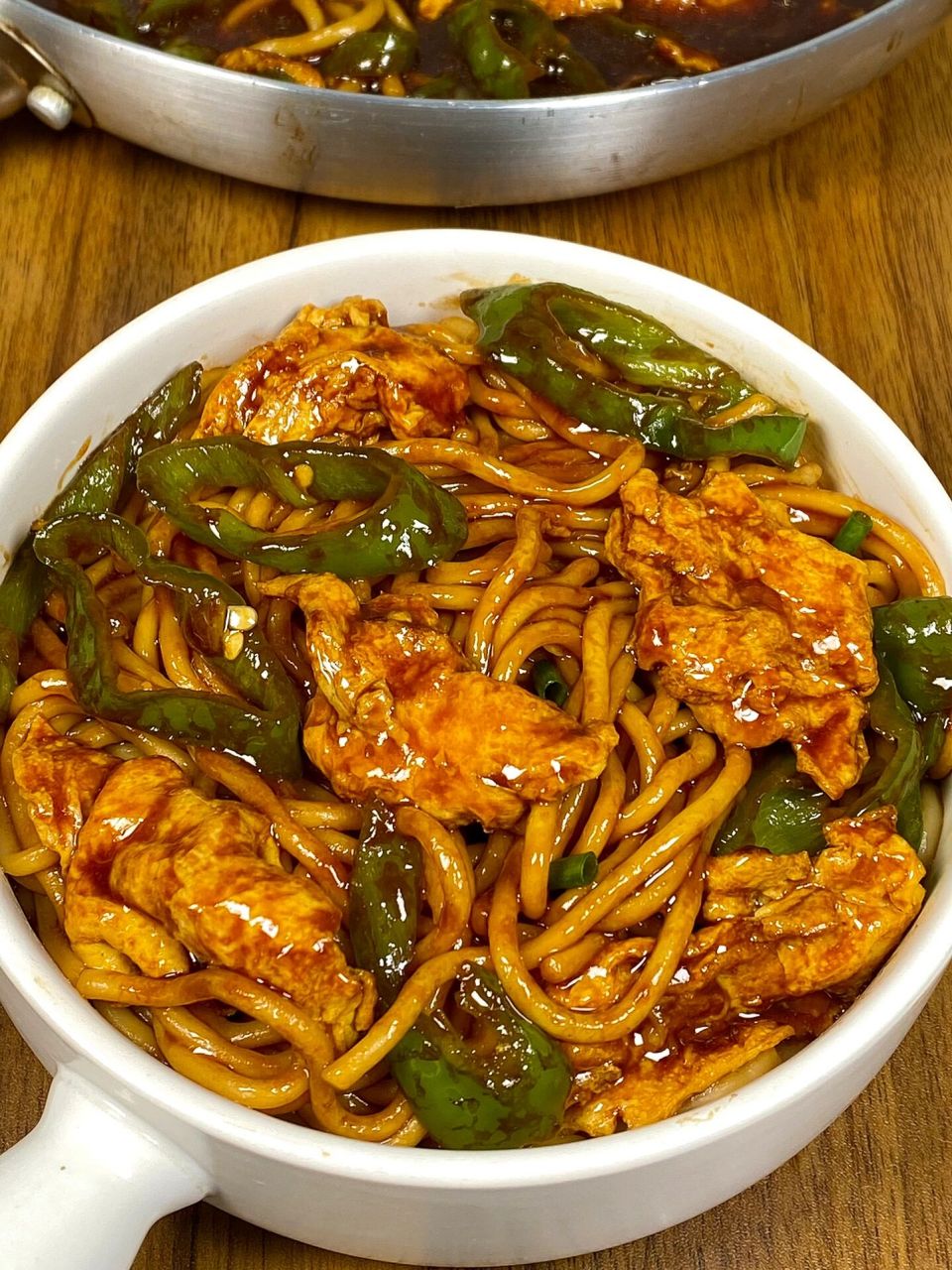 今天简简单单的做个青椒鸡蛋拌面吃吃吧～[爱你] 简单快手又好次,香辣