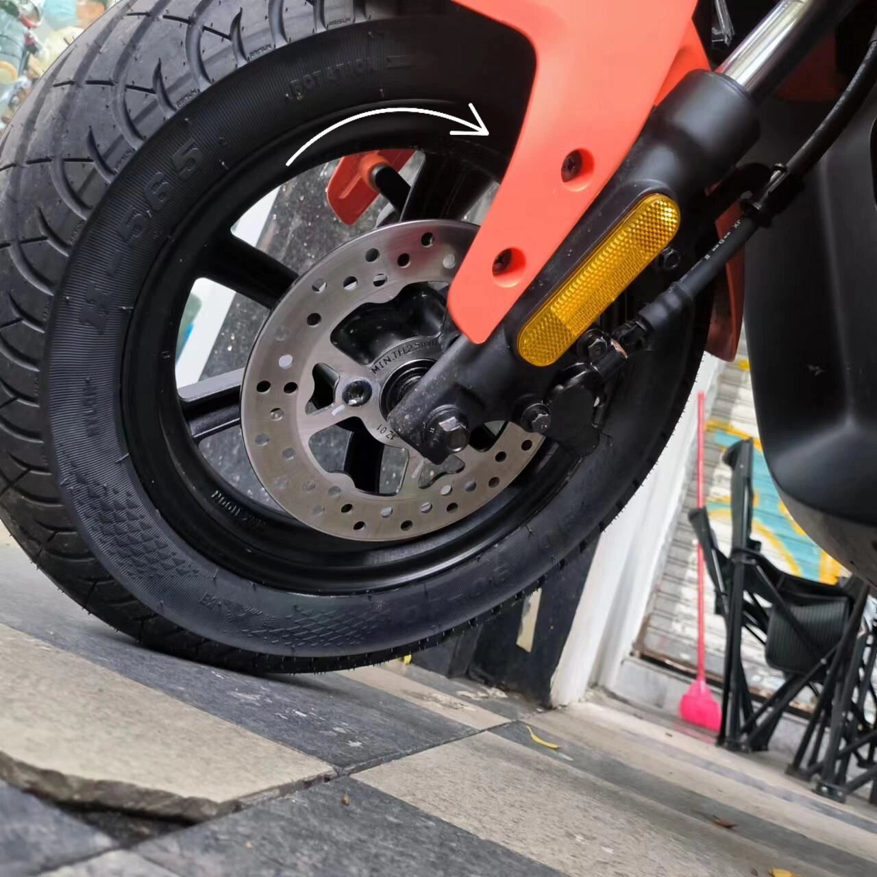 前胎反装97 所思所想02 轮胎反装相信见到最多的是在摩托车前轮上