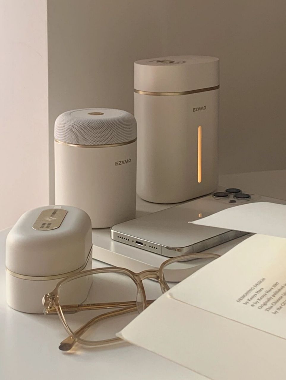 新年收到了一套几光的新年礼盒 里面有加湿器,拍拍灯,小音箱 颜值没得