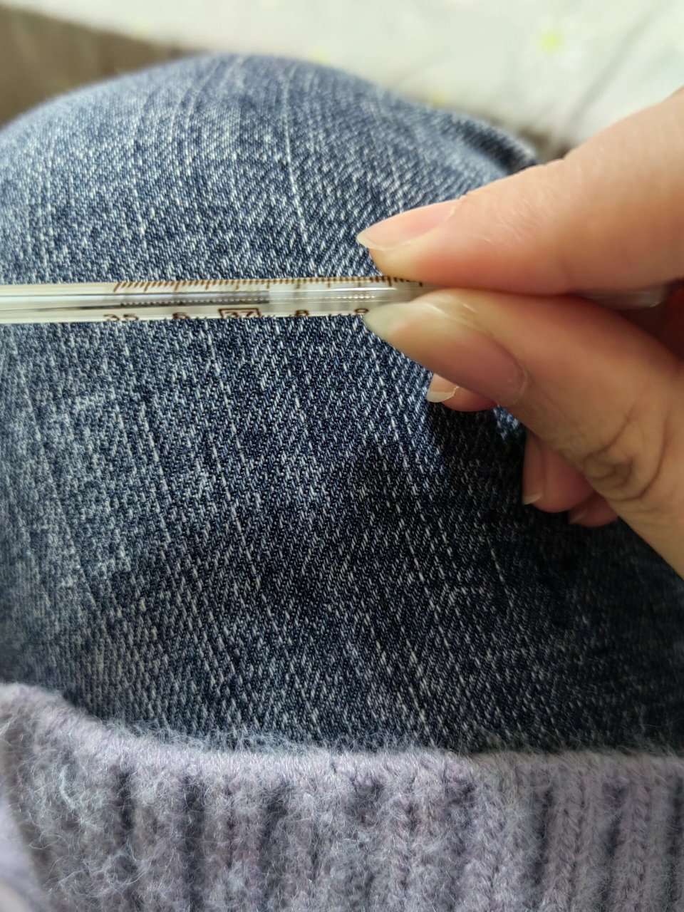 2—37.5摄氏度,再加上我经常头昏需得很,我就认定自己发低烧了.