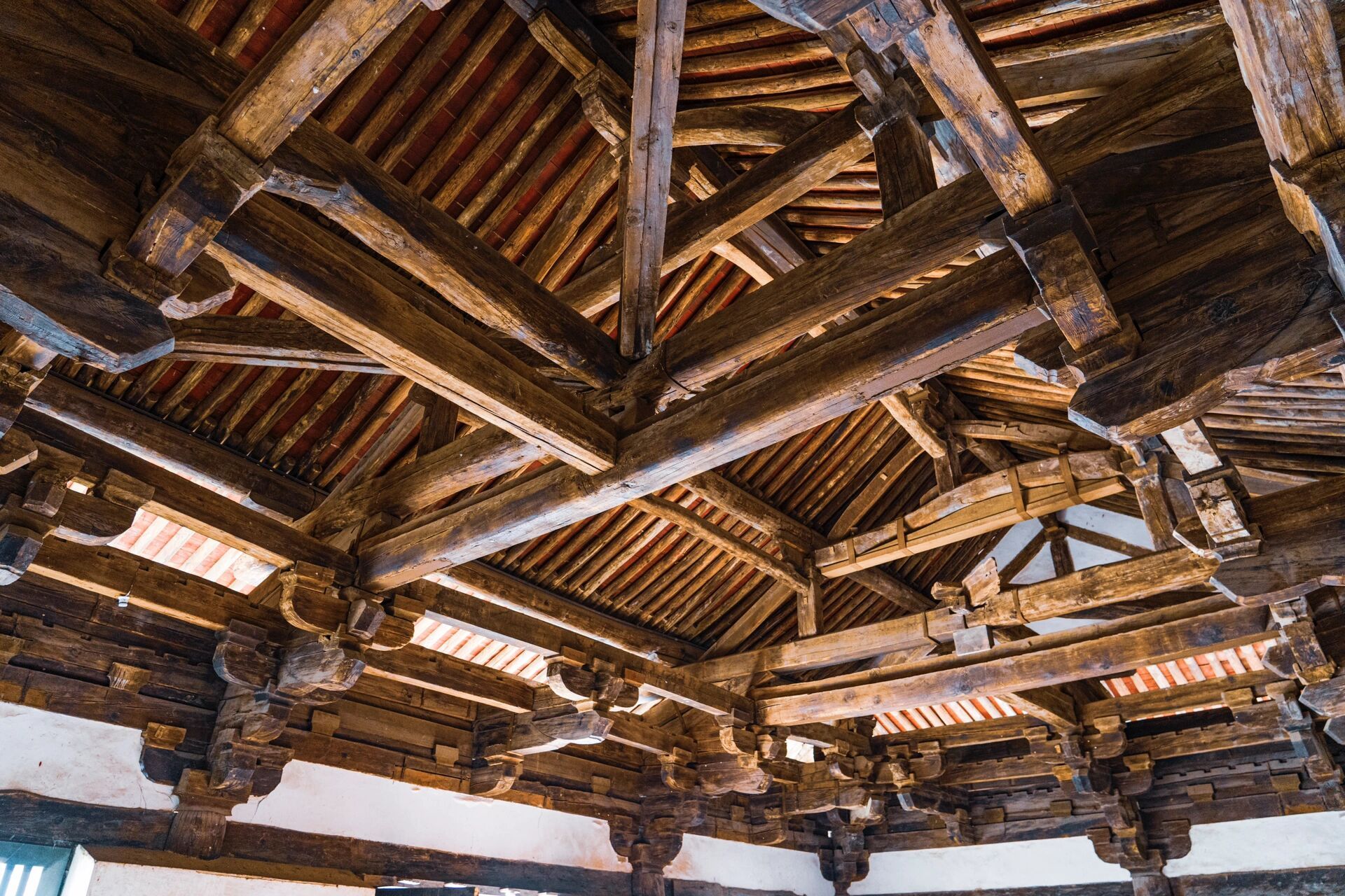 土木华章-高平崇明寺 崇明寺位于高平市城东南15公里郭家庄旁的山坳里