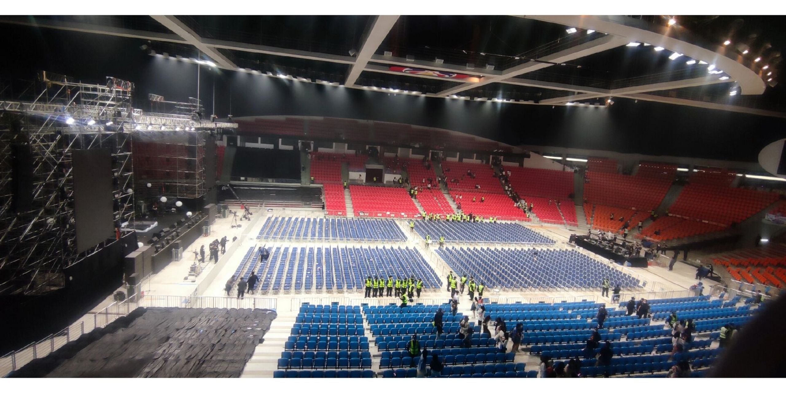 广州体育馆1号馆座位图 之前去看的时候拍的 是f区山顶的地方拍的