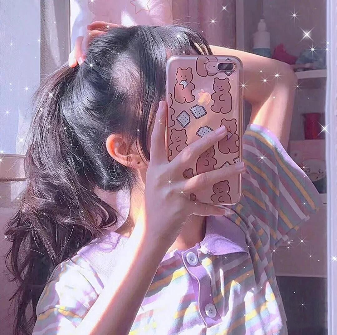 女生真人手机挡脸头像