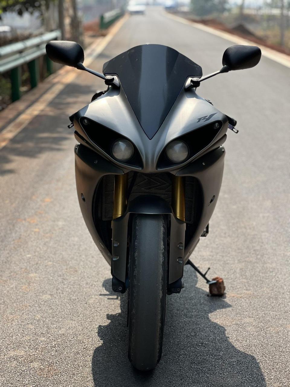 11年雅马哈r1,原灯全新外壳,前后光头橙色很好,三种动力模式,冷热绝对