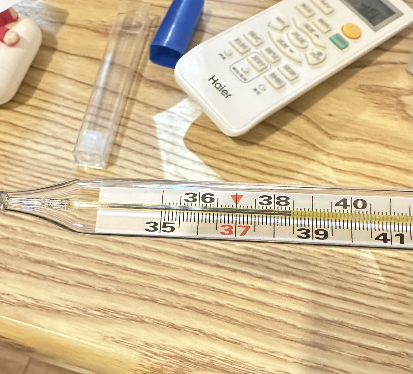 求解答 没有不舒服 为什么体温还是38度 我昨天发烧的,头晕身上痛