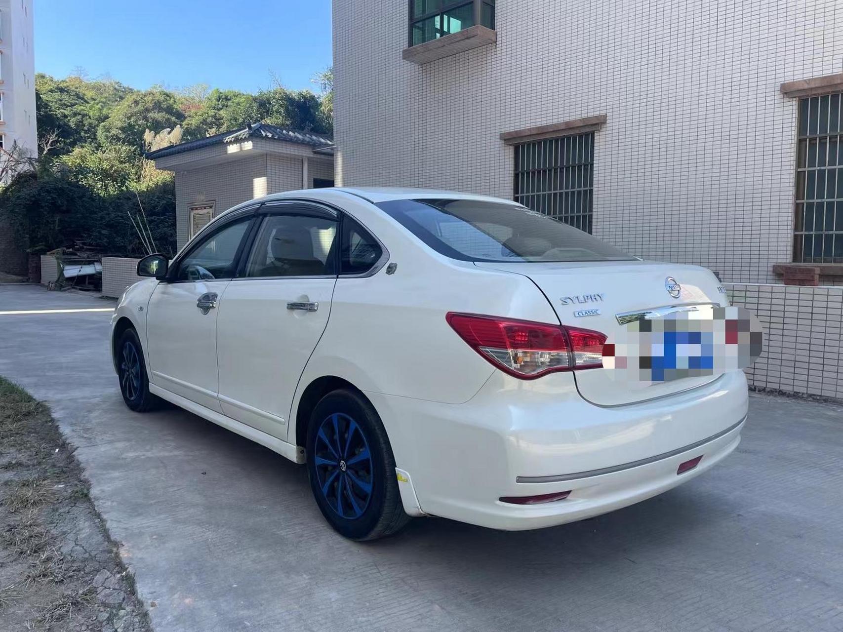 6手动挡,最美珍珠白,车况内外新净,价格不高22800包过户!