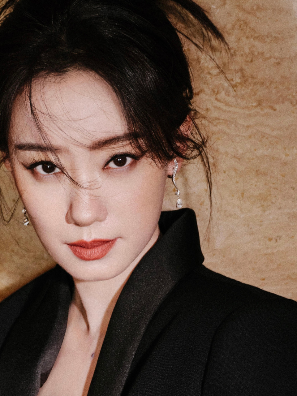 张小斐深v西装礼服造型