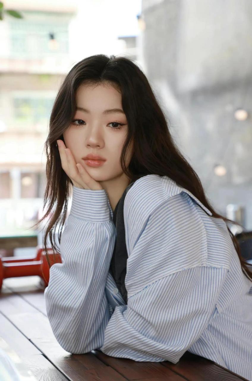 单依纯的鼻子和嘴还有脸型都绝了 眼睛估计放别人脸上