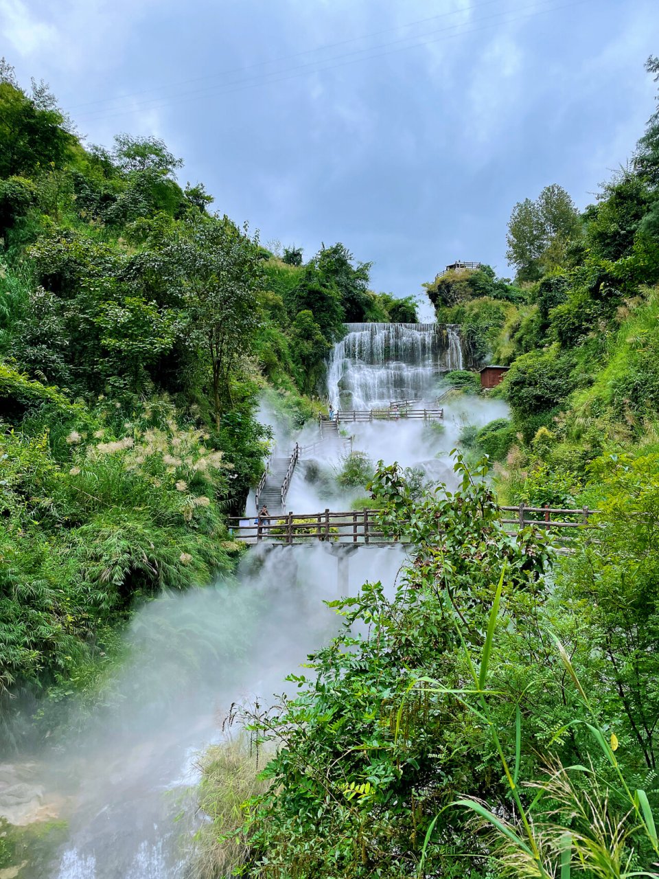 曲靖遛娃-宣威尼珠河大峡谷 风景很好,就是很累,到了停车场后,步行下