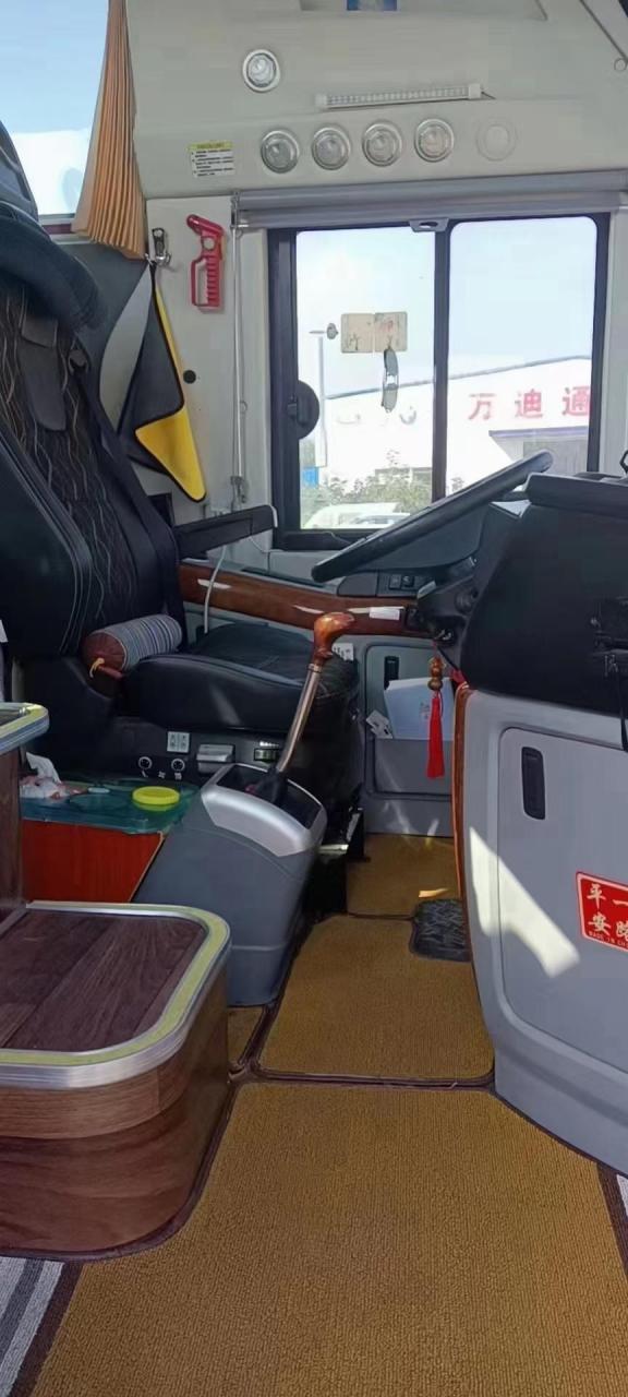 宇通6122保姆车2十1=37座两台出售中 2019年10月入户,公里数13万多