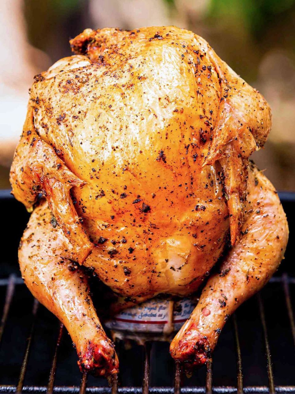 这款美式啤酒烤鸡在啤酒中加入了卡津调味料,使整只鸡更嫩93更美味.