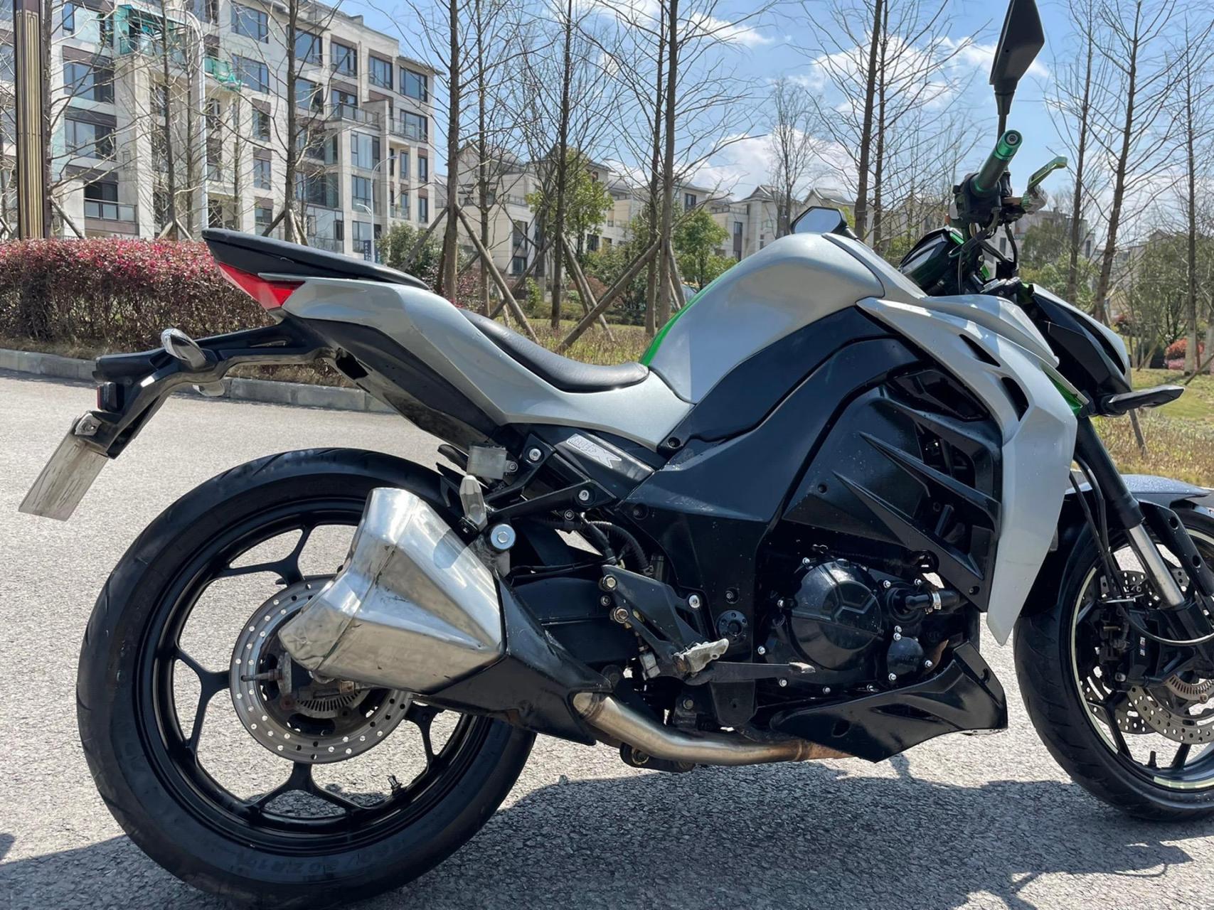 19年嘉爵n19,大蟒蛇,电喷水冷双钢400,倒置减震,前后带a b s手续齐全