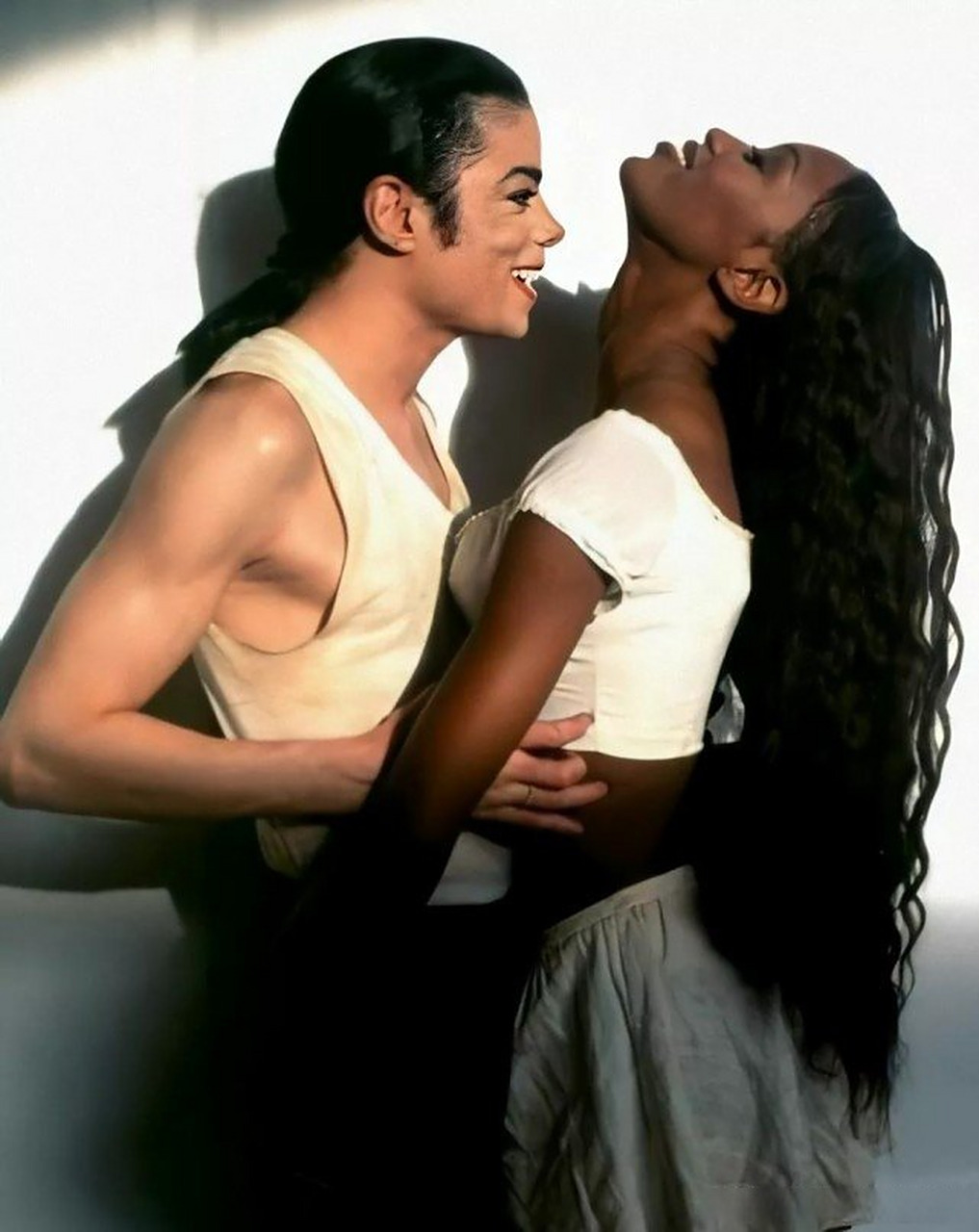 1992年,流行天王迈克尔·杰克逊与名模娜奥米·坎贝尔拍摄《in the