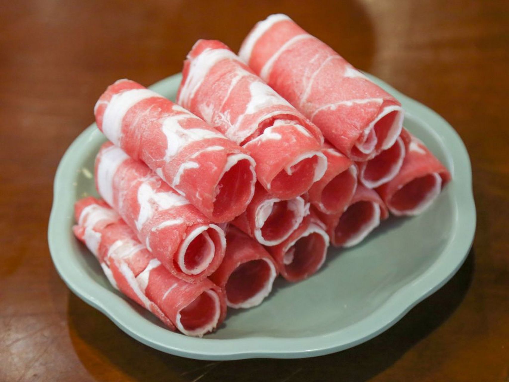 火锅店里的肥牛卷其实是各种肉合成的?