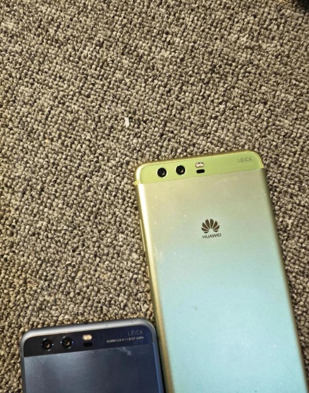 小米mix fold的渲染图,有点像当年真我gt2 pro的假渲染图,也走了当年