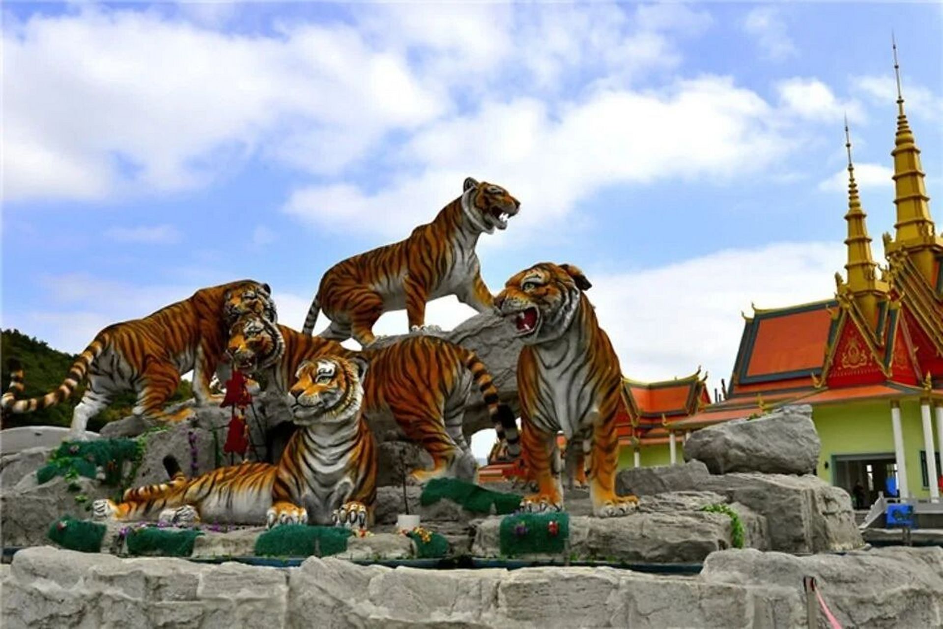 吉林松花湖五虎岛 吉林松花湖五虎岛 强烈推荐去坐快艇,回来坐游船