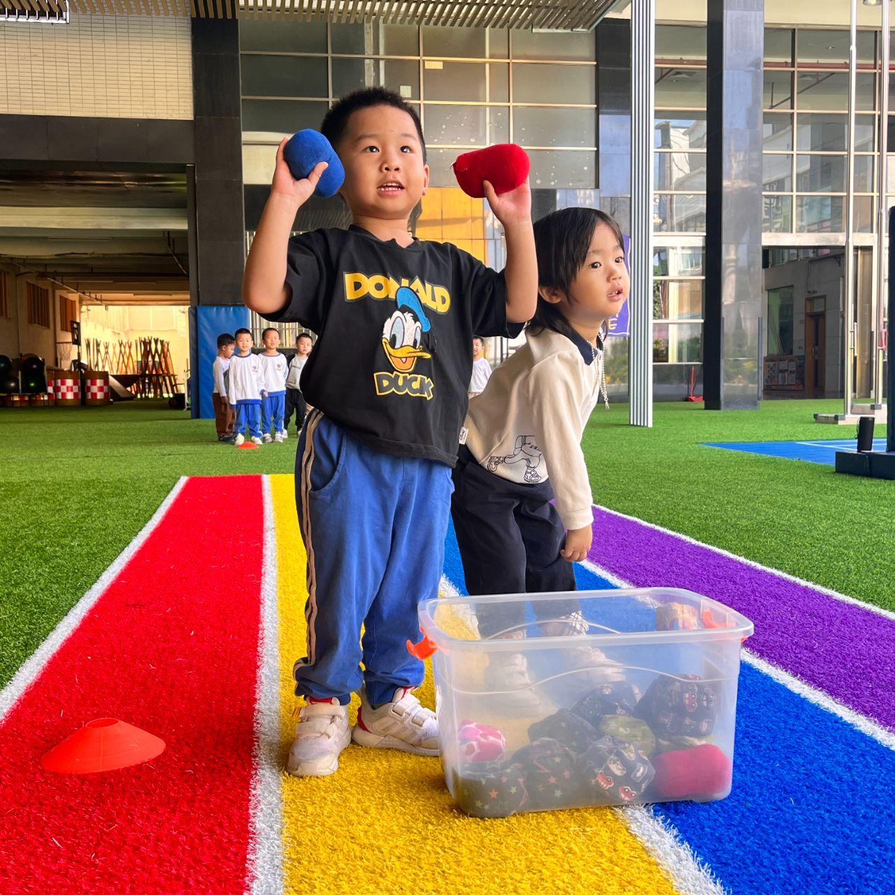 孩子们都爱的热身运动——丢沙包大作战 78体能活动《掷沙包》71