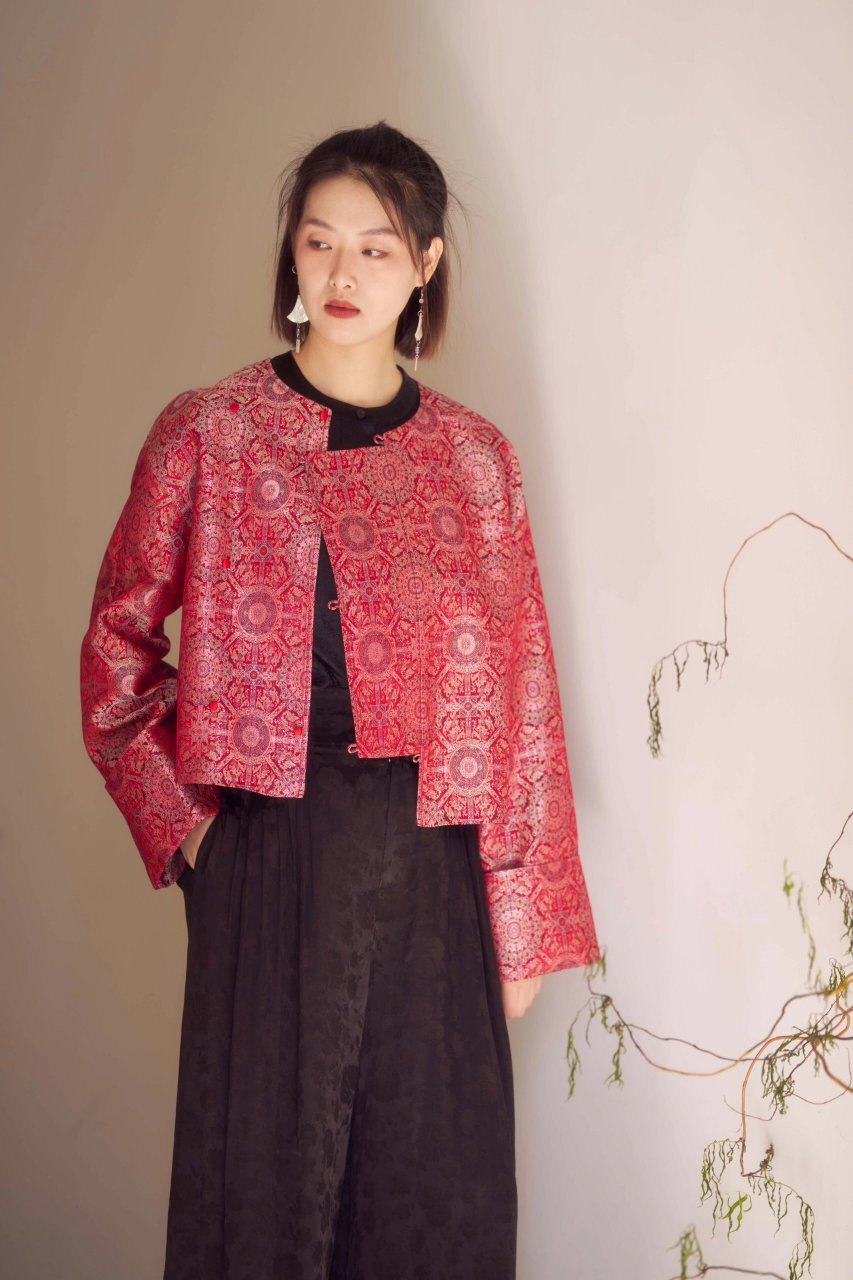 随拍|中国红宋锦新中式穿搭上新 夫人说:我结婚的时候咋没有那么好看