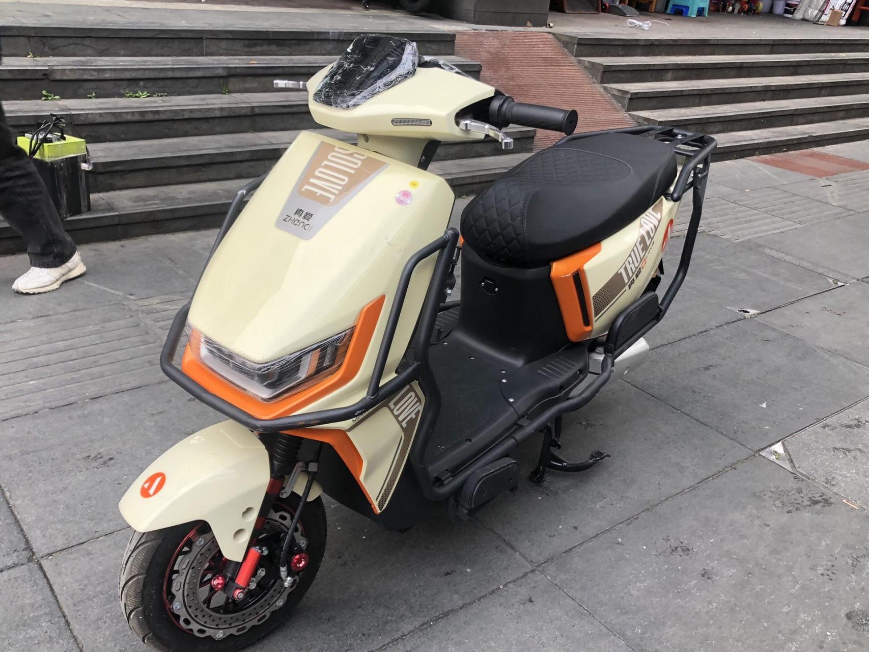 全新真爱新款电动车外卖家用都合适,速度65码,续航70公里